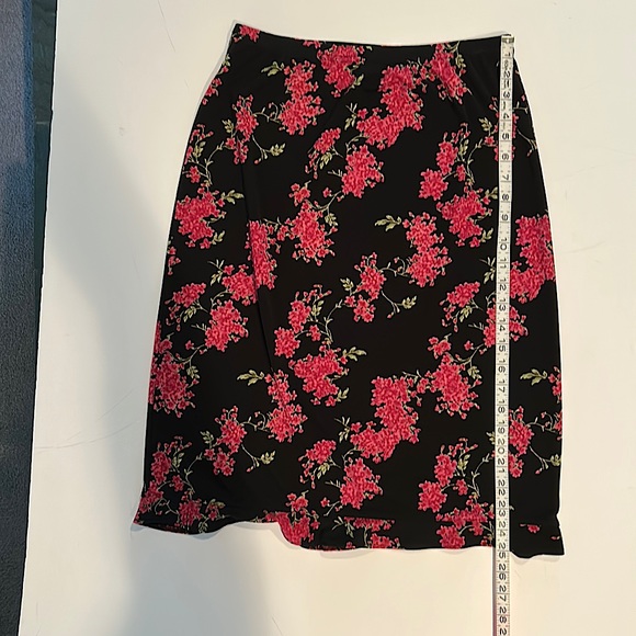 Bright pink and black floral elastic waist knee length skirt with flounce hem - Picture 9 of 9